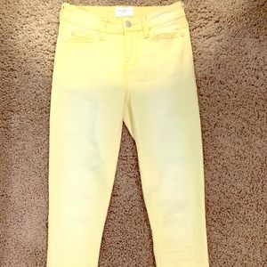 Sculpting skinny juniors jeans